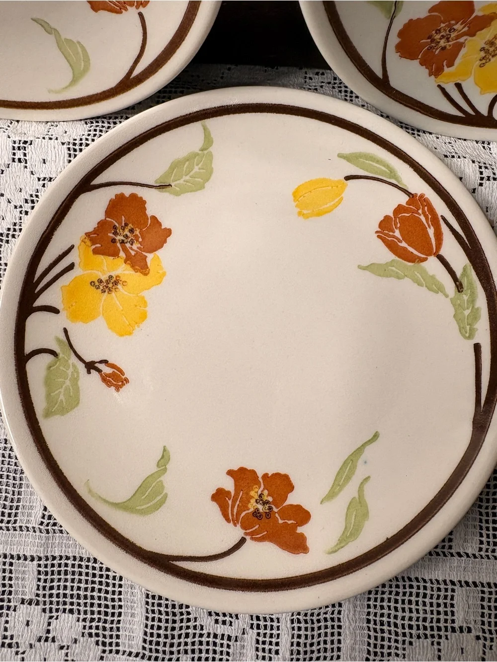 Vintage Summer Breeze Bread Appetizer 6 1/2 Inch Plates Beautiful Floral Pattern